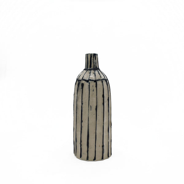 Bottle vase with black ridges