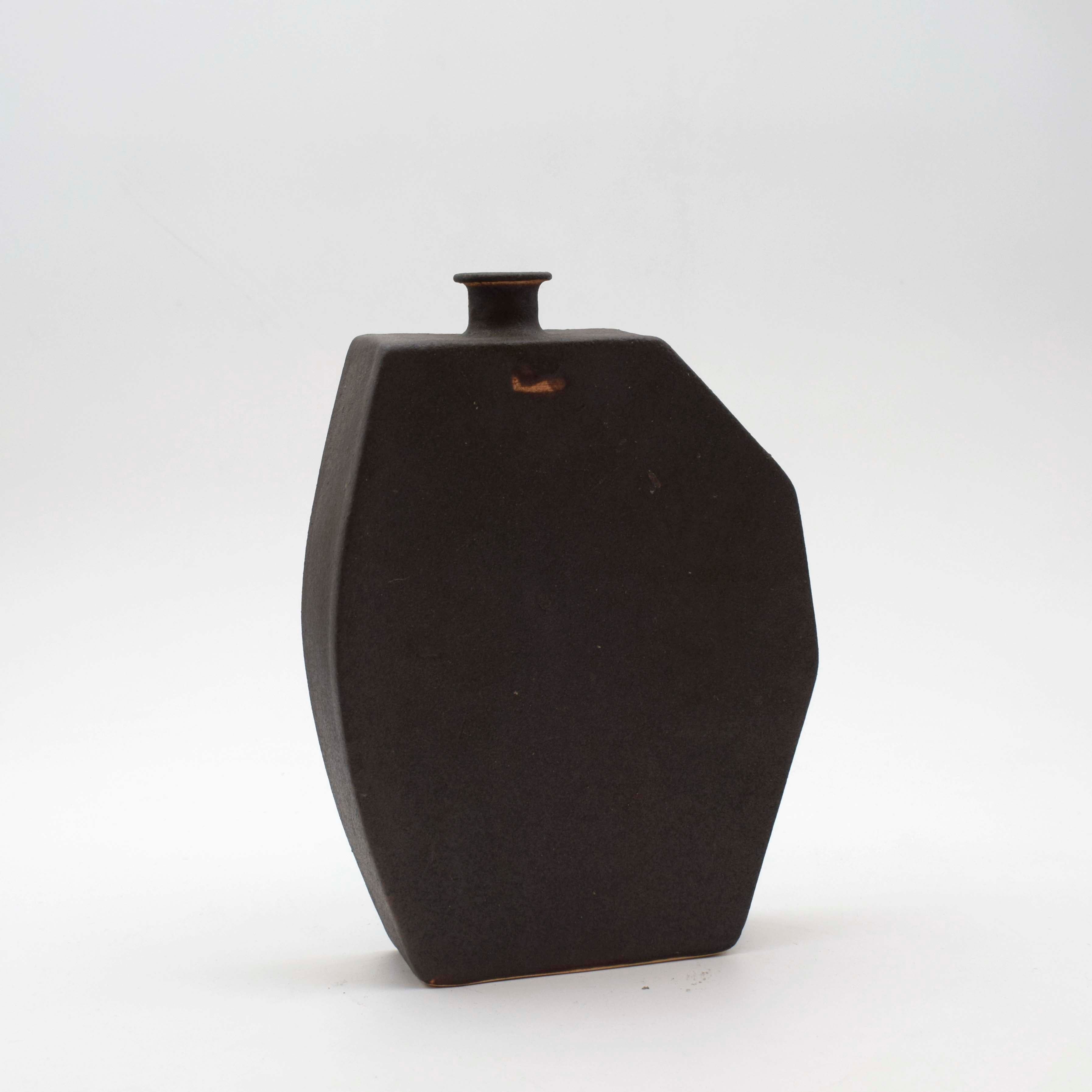 Urban Pause Flat Vase - BLACK