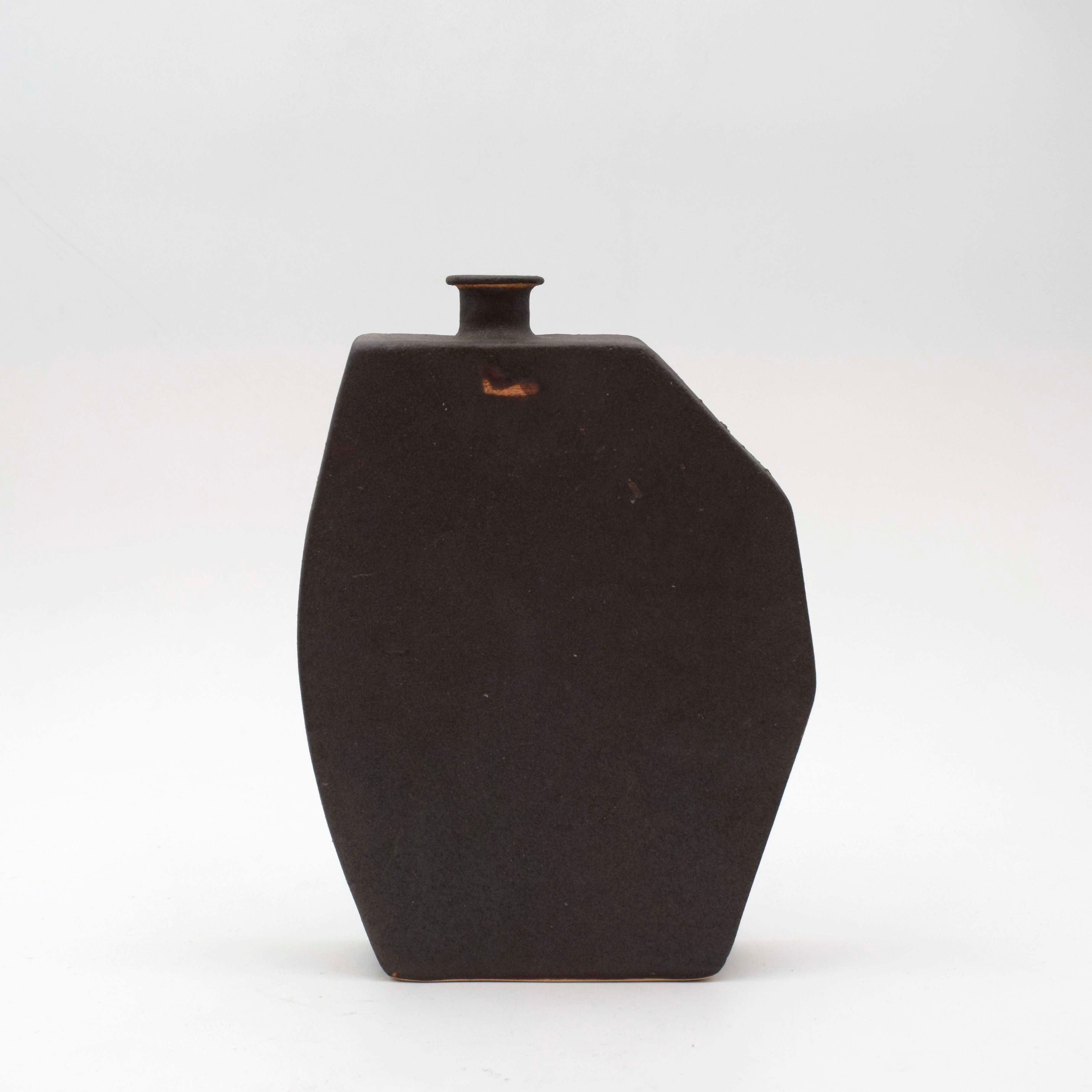 Urban Pause Flat Vase - BLACK