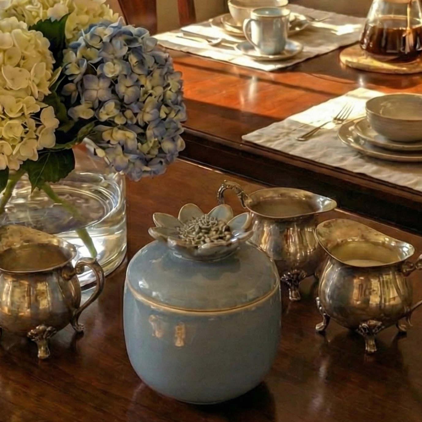 Solid color Multi-purpose box - with Gold tipped Flower knob