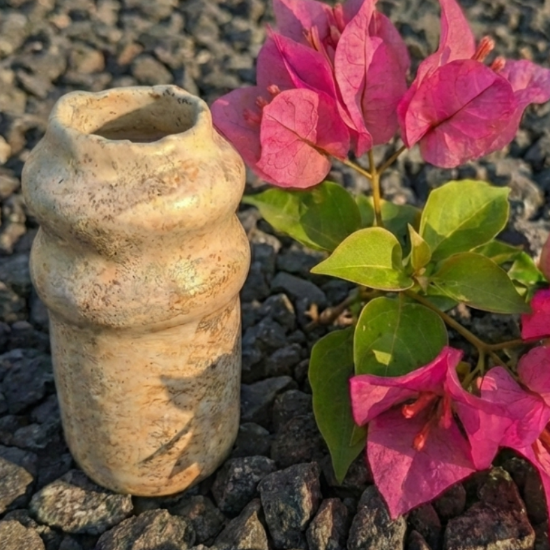 Tiny sand and sea Vase