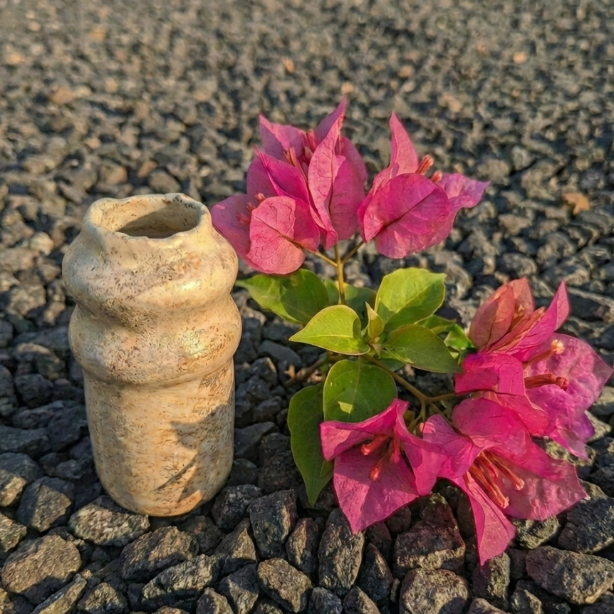 Tiny sand and sea Vase